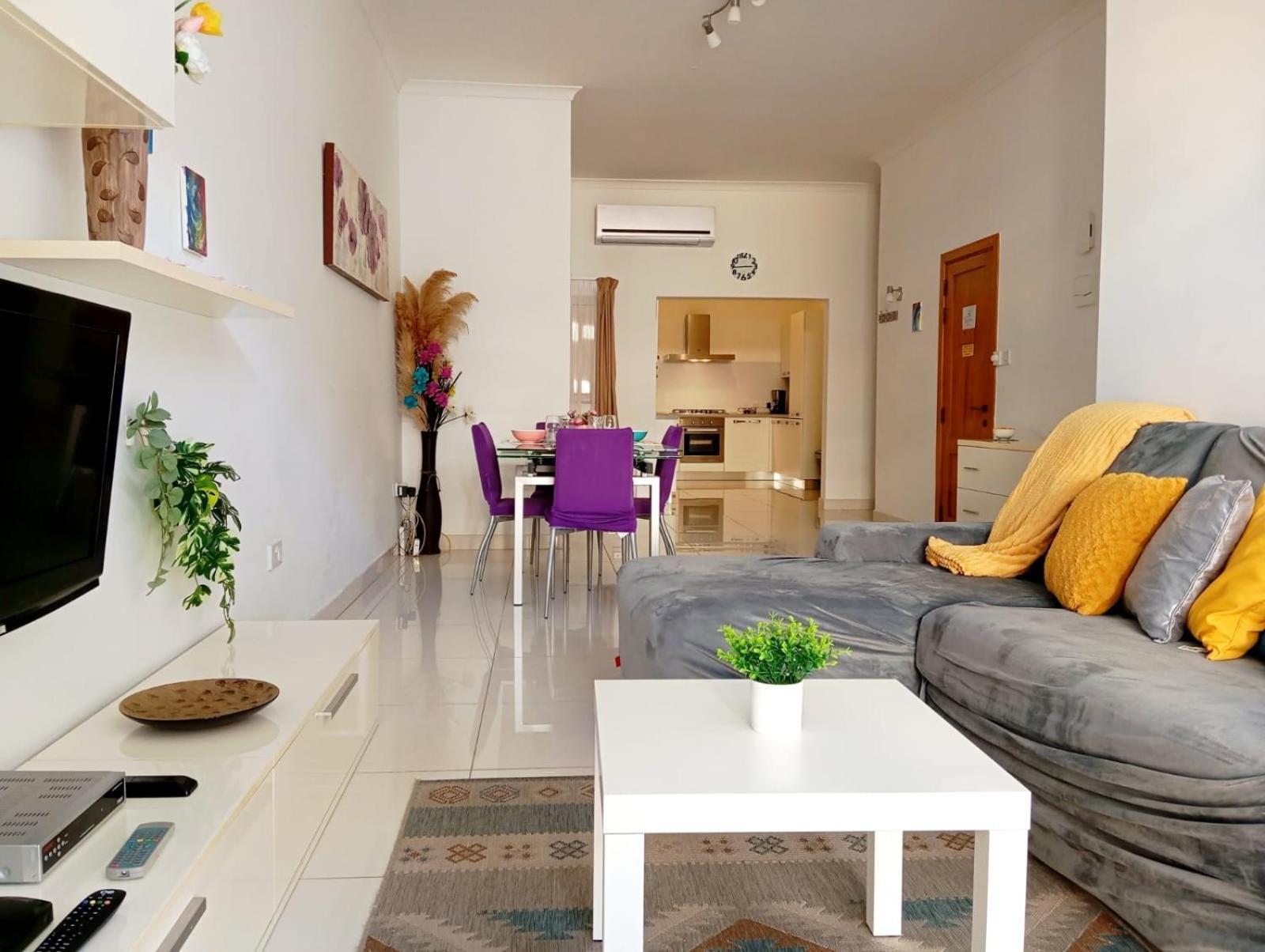 Modern Apartment In The Heart Of Sliema Steps From The Seafront Extérieur photo