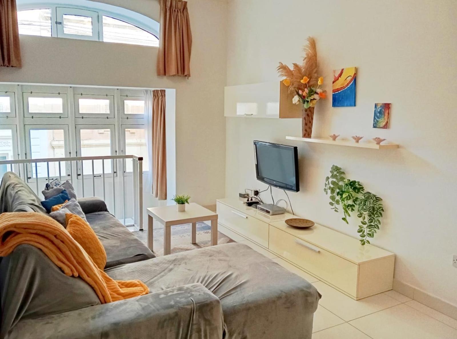 Modern Apartment In The Heart Of Sliema Steps From The Seafront Extérieur photo